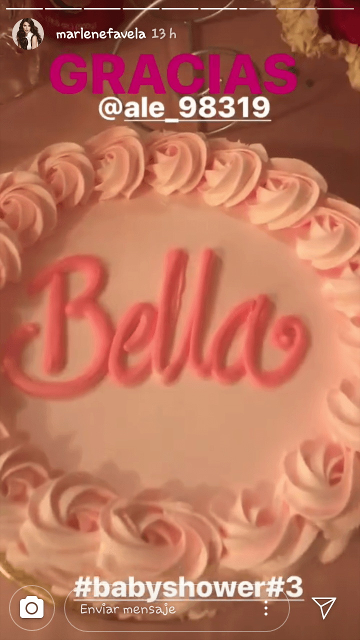"¡Miren mi pastel, qué hermosura para Bella! ¡Ay, está súper lindo!", mencionó la actriz nacida en Durango, México.