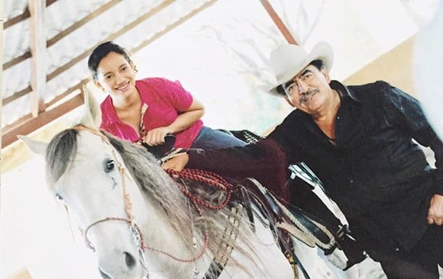 El amor que Joan Sebastian mostraba por los animales, principalmente los caballos, también fue una clara muestra de la herencia que dejó a sus retoños.