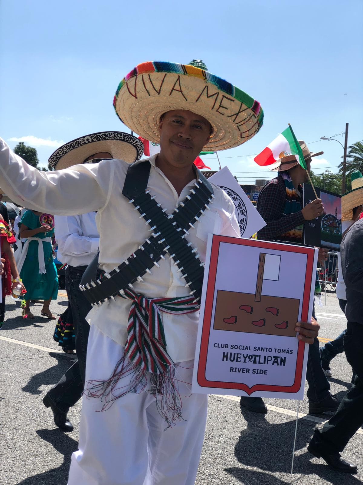 Así como trajes típicos, como los de Hueyotlipan en Tlaxcala, México.