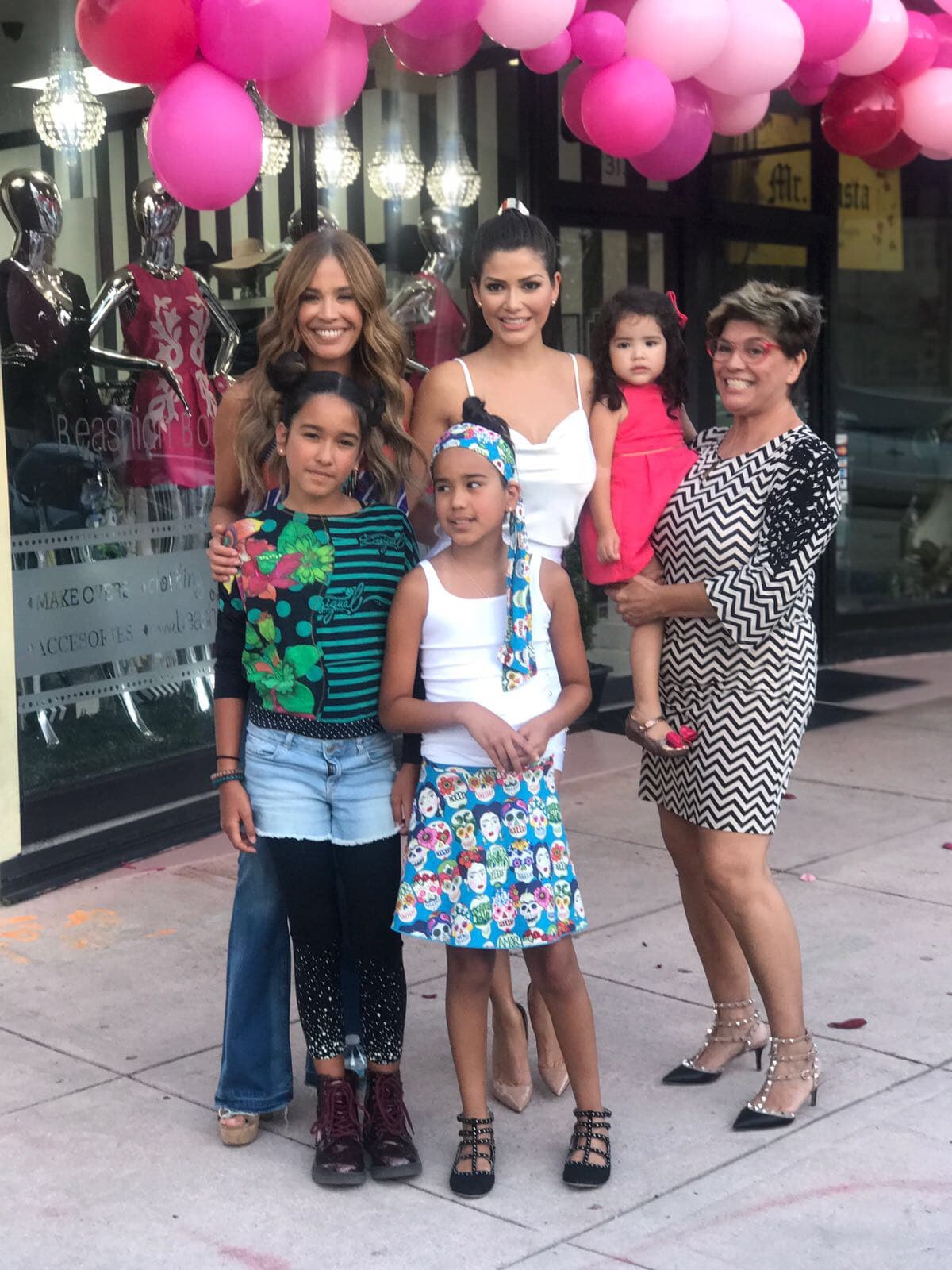 Ana posaba feliz para las fotos que quedarán como recuerdo de este día.