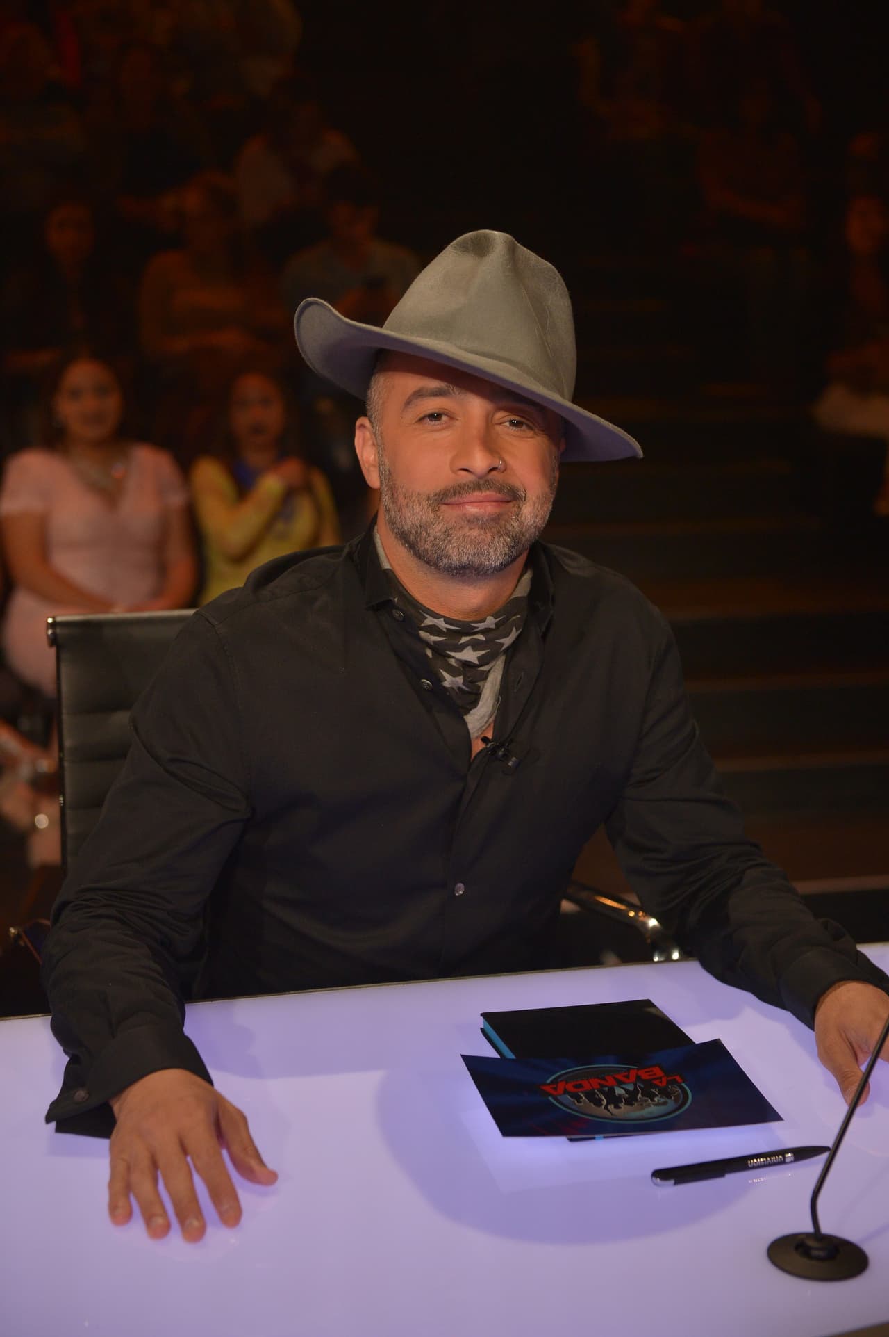 El sombrero de Mario Domm causó sensación entre las chicas.