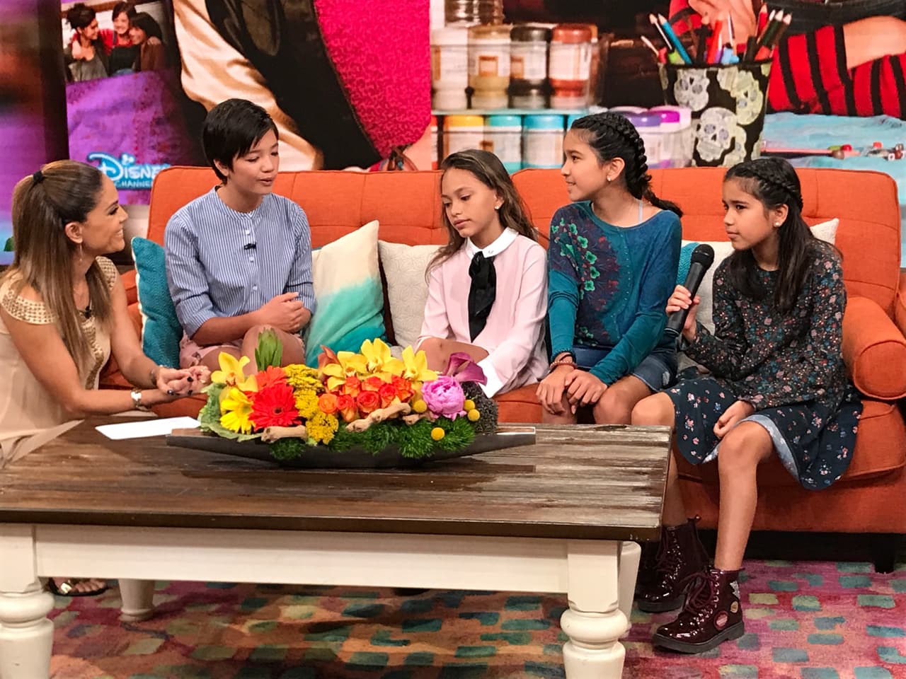 También estuvo muy atenta a las preguntas que le hicieron los pequeños entrevistadores.