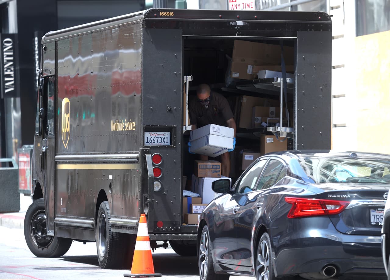 UPS dijo que los puestos de temporada a menudo pueden ser un punto de partida para puestos de tiempo completo.