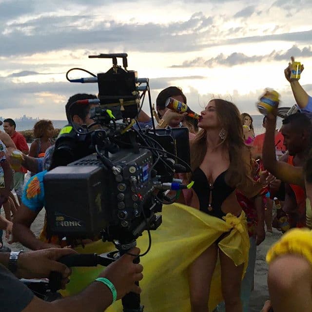 Pero no fue un viaje sólo de placer. La Vergara grabó un comercial para una famosa marca colombiana de cerveza.
