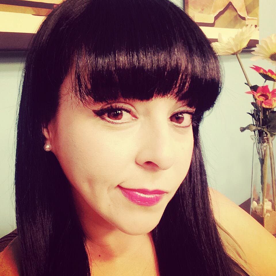 Ahora es una guapa actriz y conductora. ¿Qué tal luce?