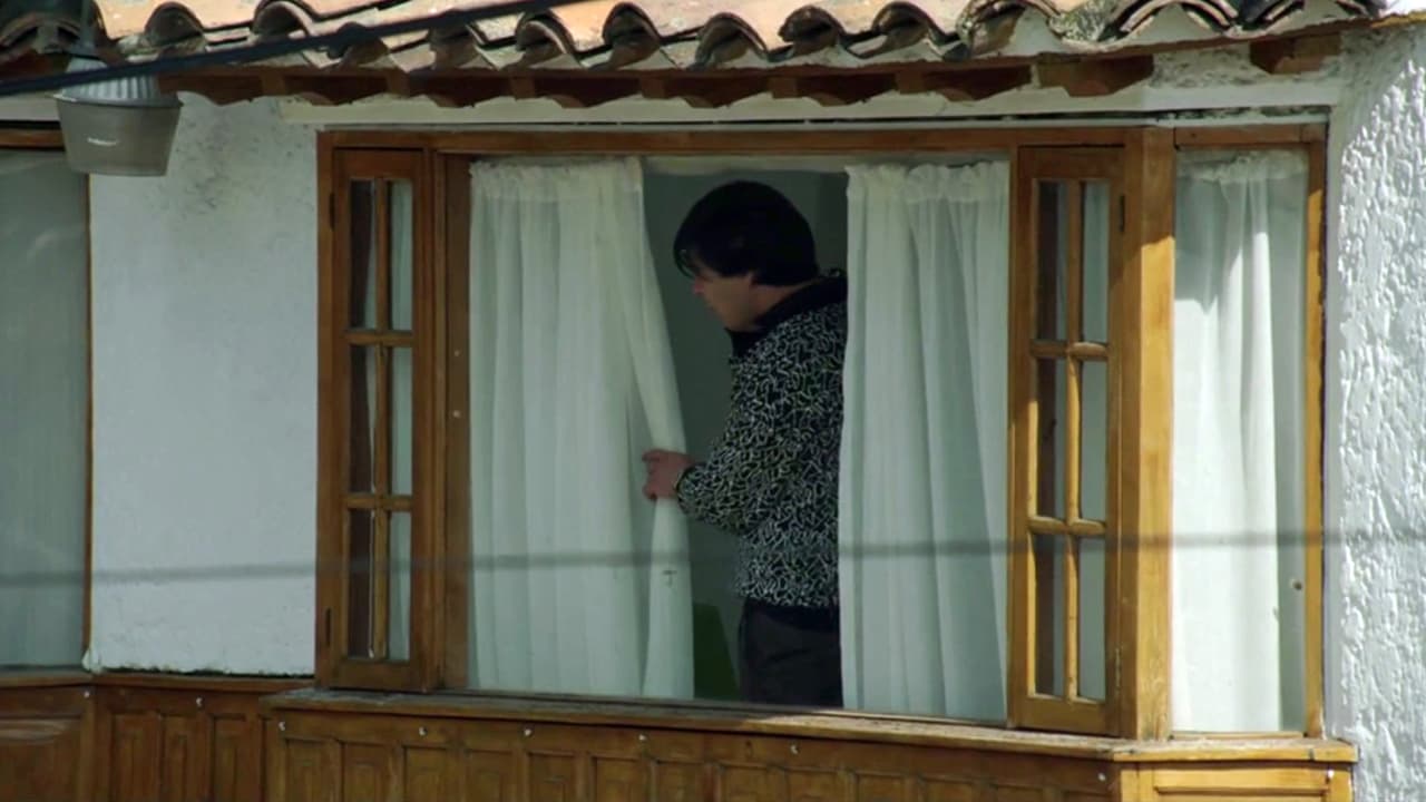 From the window of an apartment in front of the safe house, ‘El Uno’ caught a glimpse of Benjamín Avendaño looking out to the street. He immediately gave ‘El Chapo’ the information.