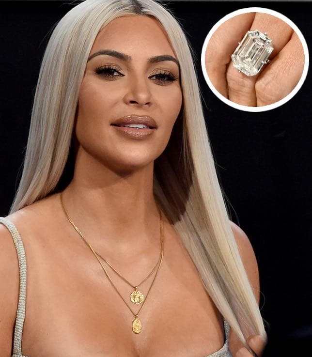 Aunque Kim Kardashian ha recibido varios anillos de compromiso y el más costoso fue el que recibió de Kris Humphries. Kanye West gastó 4.5 millones de dólares y la joya, que por suerte no fue robada en su viaje a Paris, tiene 20 quilates.
<br>