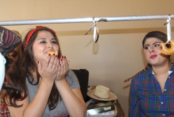 ¡Así es como Univisión Arizona celebra el Halloween!  Dulces, calaveras, disfraces y mucha diversión. 