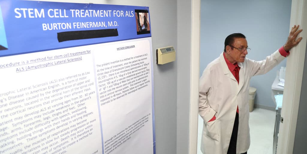 Florida es uno de los destinos predilectos de pacientes desesperados en la búsqueda de tratamientos que no han sido aprobados. El Dr. Burton Feinerman, en la imagen, es un pediatra que ha ofrecido terapias con células madre en varias clínicas de Florida durante la última década, cuya efectividad ha sido puesta en duda.