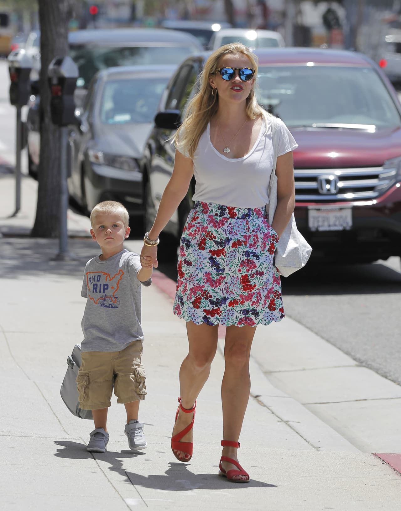 ¿A poco no la maternidad le ha sentado de maravilla a Reese?