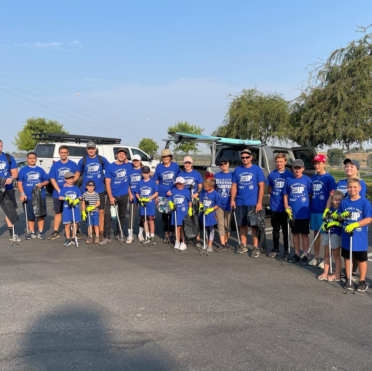 Las limpiezas fueron posibles gracias al apoyo de algunas organizaciones y empresas de Fresno, incluida la Asociación del Centro de Fresno, el Ministerio del Metro de Fresno, la Asociación Better Blackstone, la Asociación Every Neighborhood y la Refinery Church West.