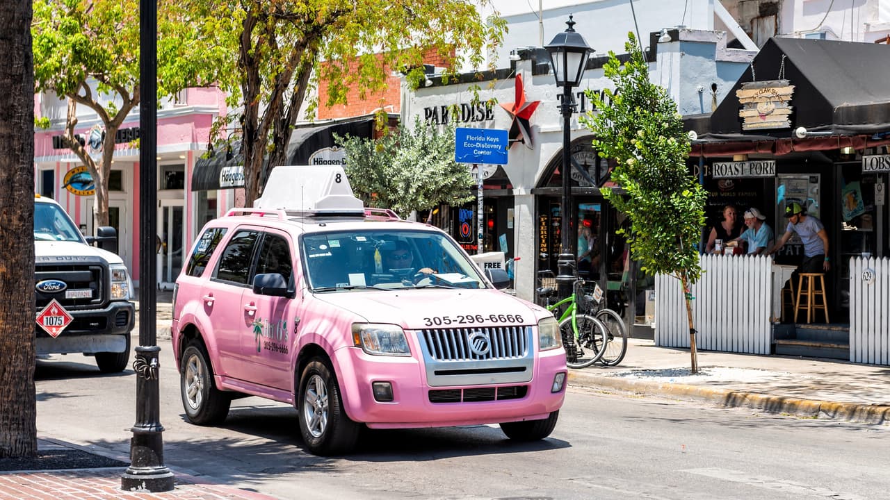 <h3 class="cms-H3-H3">24. Mercury</h3>
<br>
<b>Costo promedio por 10 años de mantenimiento: 12,000 dólares</b>
<br>Es dificil entender la diferencia del costo promedio por 10 años de mantenimiento entre Mercury y Ford (que ocupa eñ décimo tercer lugar de la lista), ya que al momento de su desaparición en 2011, Mercury vendía versiones algo más lujosas de los mismos vehículos que vendía Ford. Quizás sea la falta de disponibilidad de algunas piezas exclusivas, la mayoría de ellas decorativas, sumada al hecho de que a diferencia de Ford, los modelos más jóvenes de Mercury ya tienen 11 años de edad, lo que ocacione la diferencia.