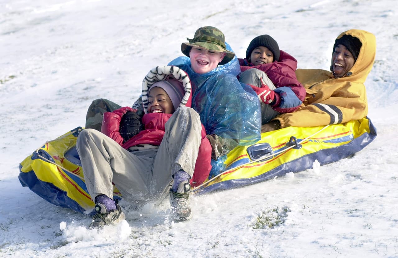 <b>Edmond, Oklahoma</b>
<br>Fue catalogada como la 31 ciudad más segura de Estados Unidos. A menudo es reconocida por el Arctic Edge Ice Arena, un espacio para el patinaje sobre hielo y es utilizado por las ligas de hockey.
<br>
<br>Además, residentes y visitantes disfrutan del parque temático Frontier City, que incluye montañas rusas, espectáculos de acrobacias y otros tipos de entretenimiento.
<br>
<br>
<br>
<b>Población: </b>92,876. 
<br>
<b>Ingreso promedio: </b>$76,008. 
<br>
<b>Promedio de seguridad:</b> 90.63.