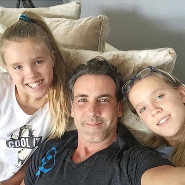 Además, le agradecieron por ser un soporte para ellas, palabras que pusieron al actor al borde de las lágrimas en el show.