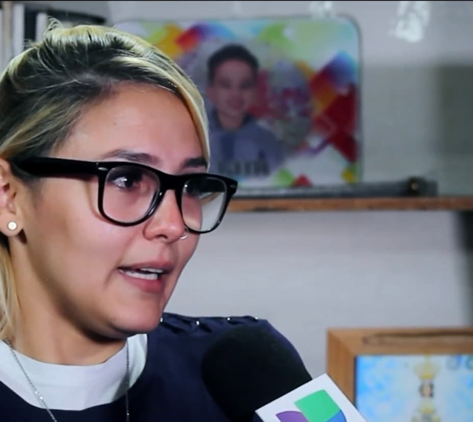 “A las dos semanas de que mi mamá se puso la vacuna de Astra-Zeneca comenzó con todos los síntomas de la reacción adversa, a pesar de que los doctores no habían encontrado ningún problema en su sistema inmunológico”, contó la hija de la mujer, Katherine Parada.
<br>