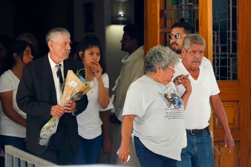 19 niños y dos maestros fueron asesinados en Uvalde cuando un pistolero irrumpió en su salón de clases.
<br>