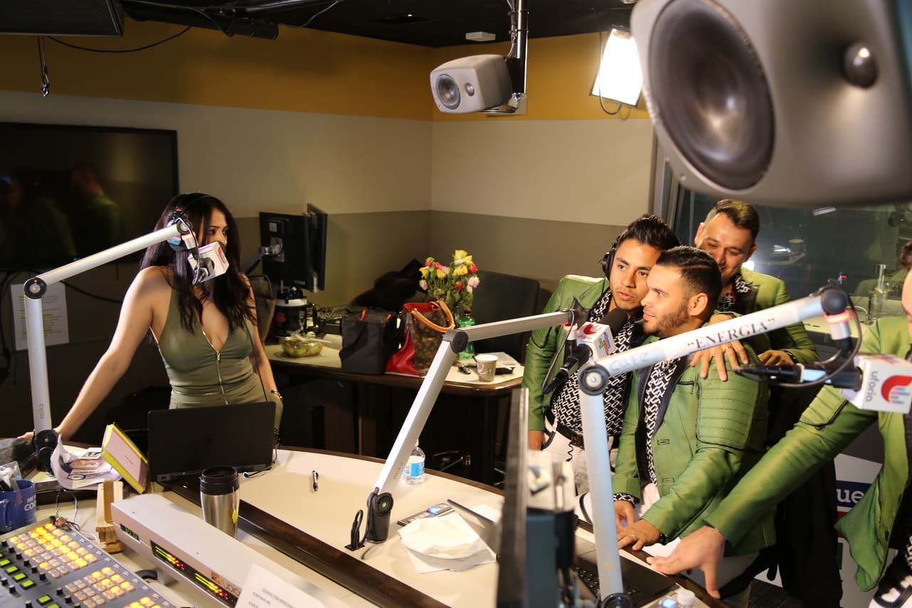 En muchas ocasiones querían incluirla en todos los temas para coquetearle.