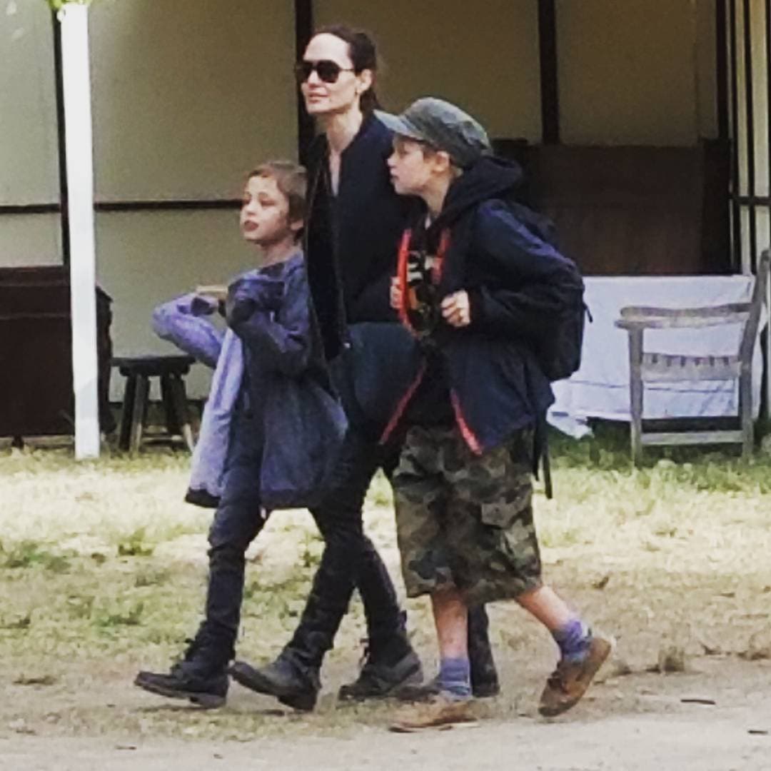 Photo © 2017 Mega/The Grosby Group EXCLUSIVE Irwindale, May 06, 2017. Angelina Jolie visited the Renaissance Pleasure Faire with her two kids Shiloh and Knox in Irwindale, CA. The actress and her kids were accompanied by two bodyguards and spent about two hours at the faire enjoying the costumes, booths, and games. Angelina was also seen munching on corn on a cob and a big turkey leg.