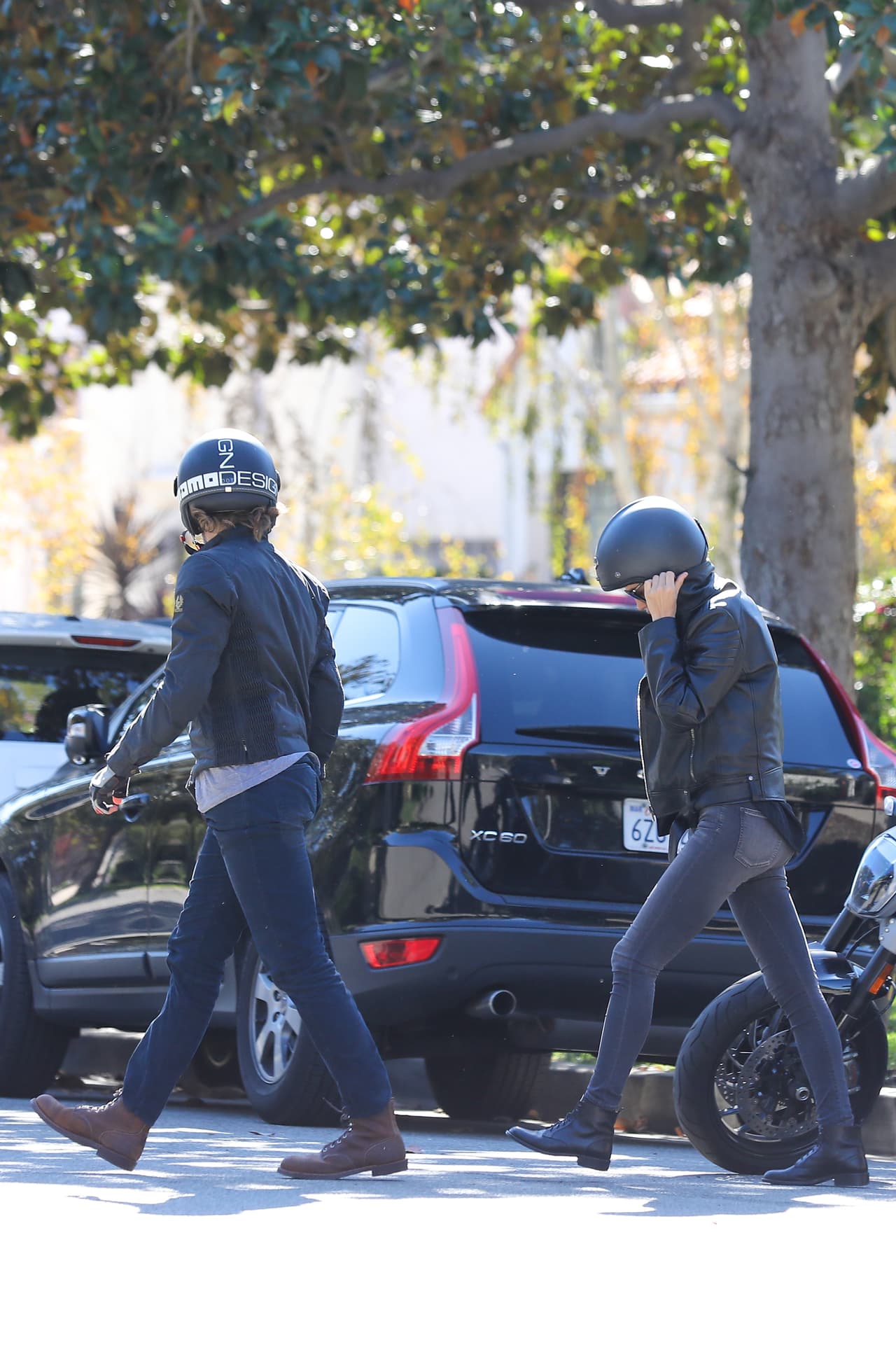 Irina se acomodó su casco.