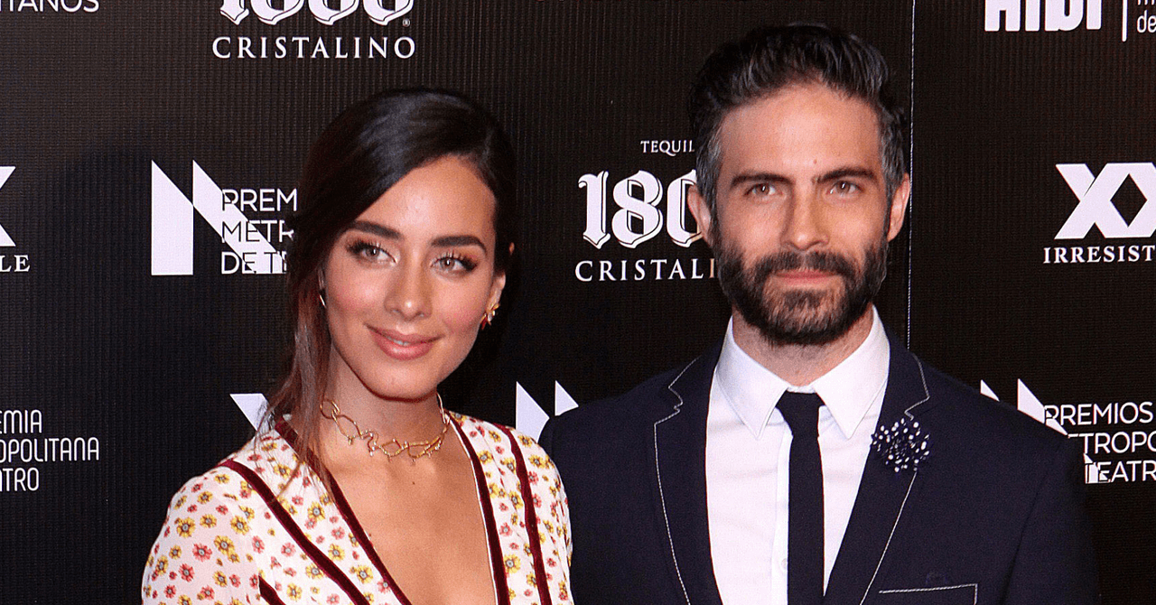 <b>Esmeralda Pimentel</b> y 
<b>Osvaldo Benavides</b> iniciaron una relación en 2017 que ha estado llena de altibajos, separaciones y reencuentros.