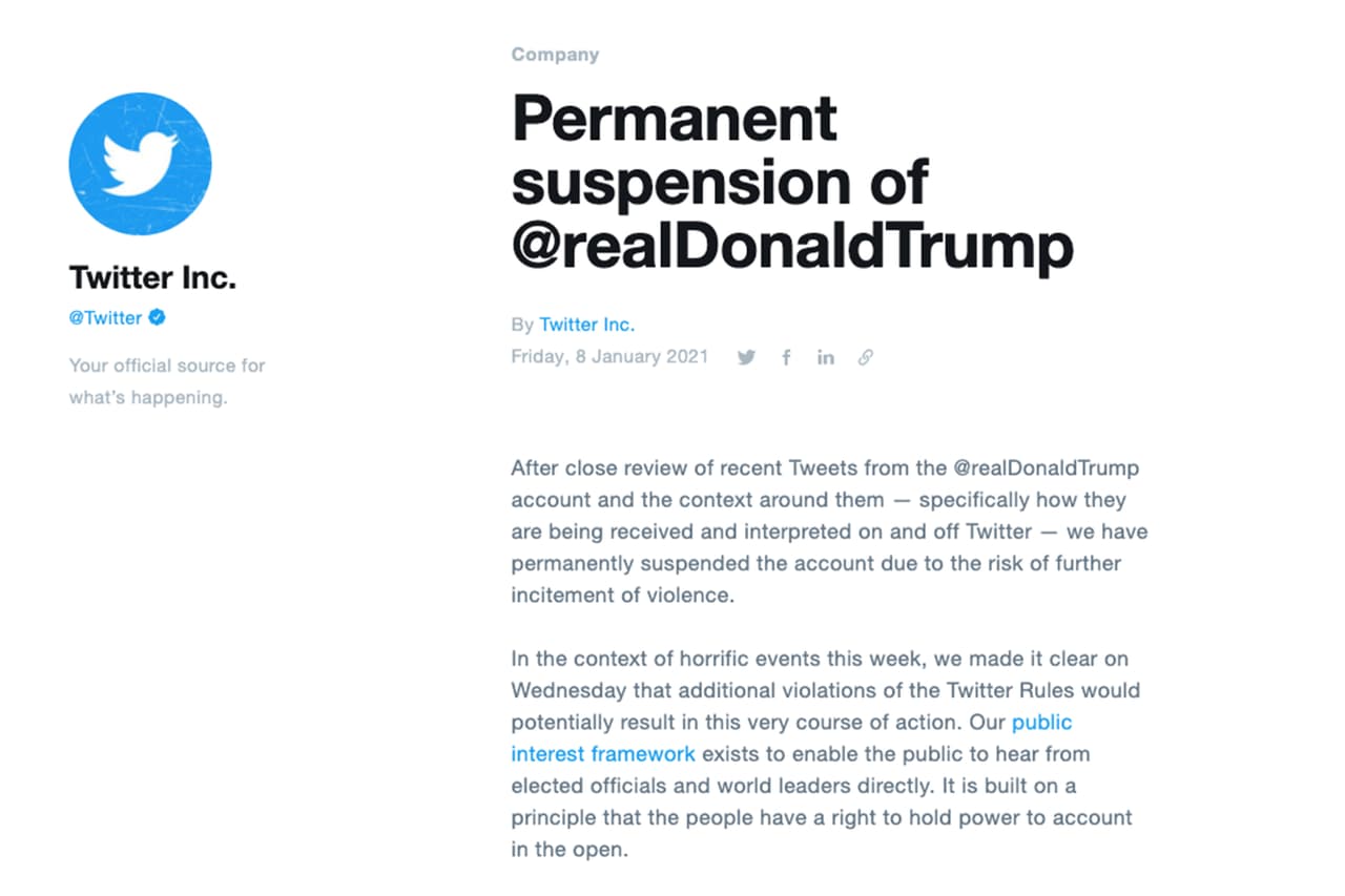 Ha sido un viaje largo para la red social, lleno de controversias. En enero de 2021 la gerencia de Twitter tomó la decisión de borrar la cuenta de Trump después de que fuera acusado de 
<a href="https://www.univision.com/noticias/elecciones-en-eeuu-2020/trump-discurso-violencia-capitolio">incitar a la violenta insurrección en el Capitolio de EEUU el pasado 6 de enero</a> por partidarios extremistas que buscaban revertir su derrota electoral, bajo la falsa idea difundida por el propio Trump de que le habían hecho fraudes. 
<br>