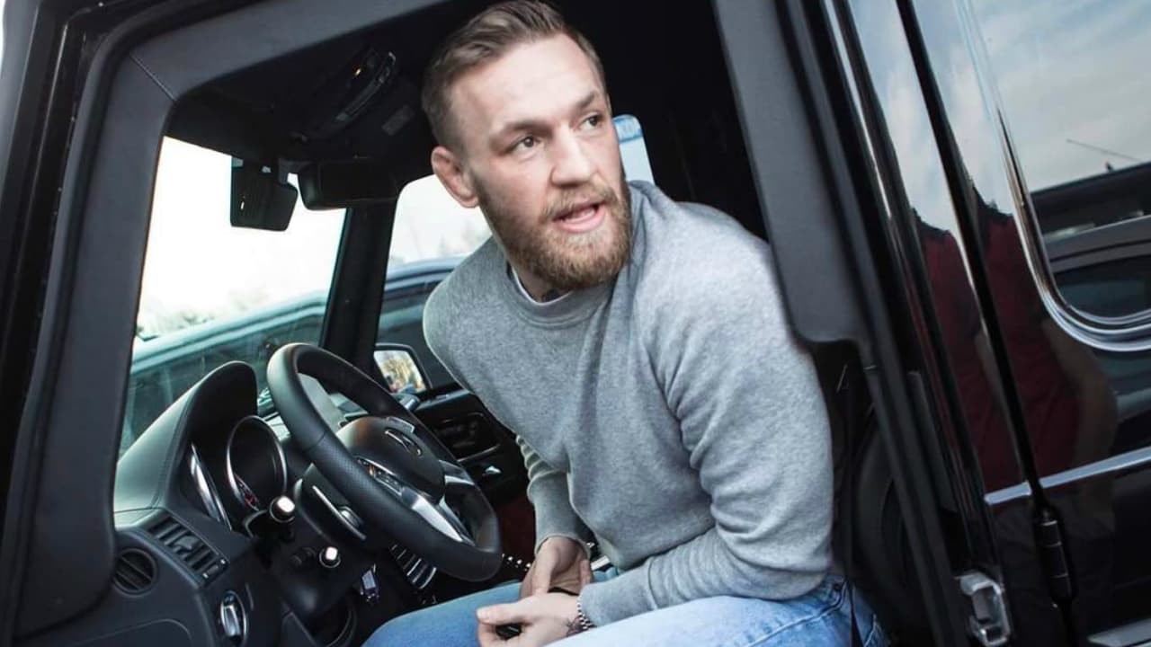 Mientras que en el caso de deportistas, 
<b>Conor McGregor</b> suma una de estas camionetas a su gran colección de autos.