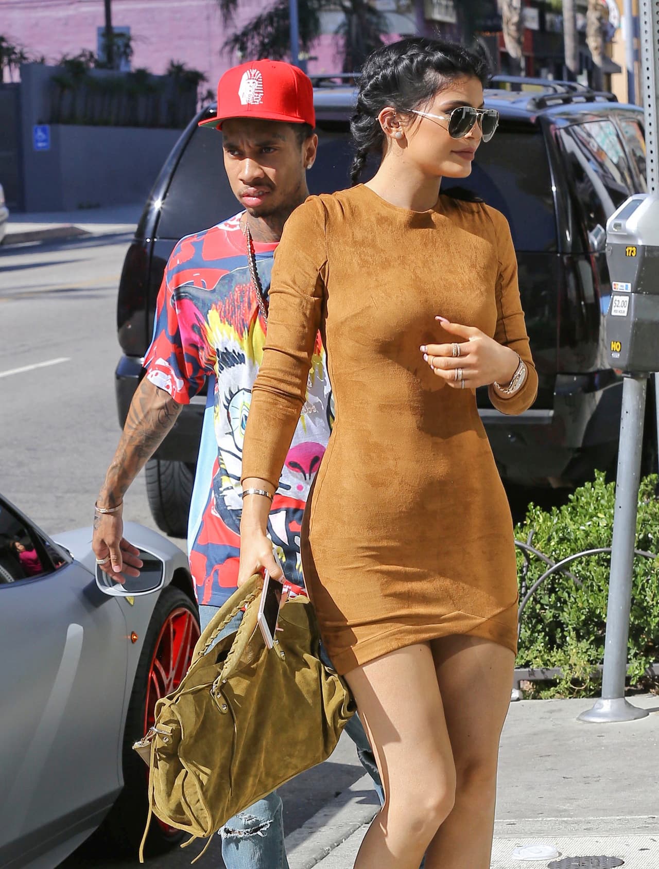 Kylie lució de lo más sexy en un diminuto vestido.