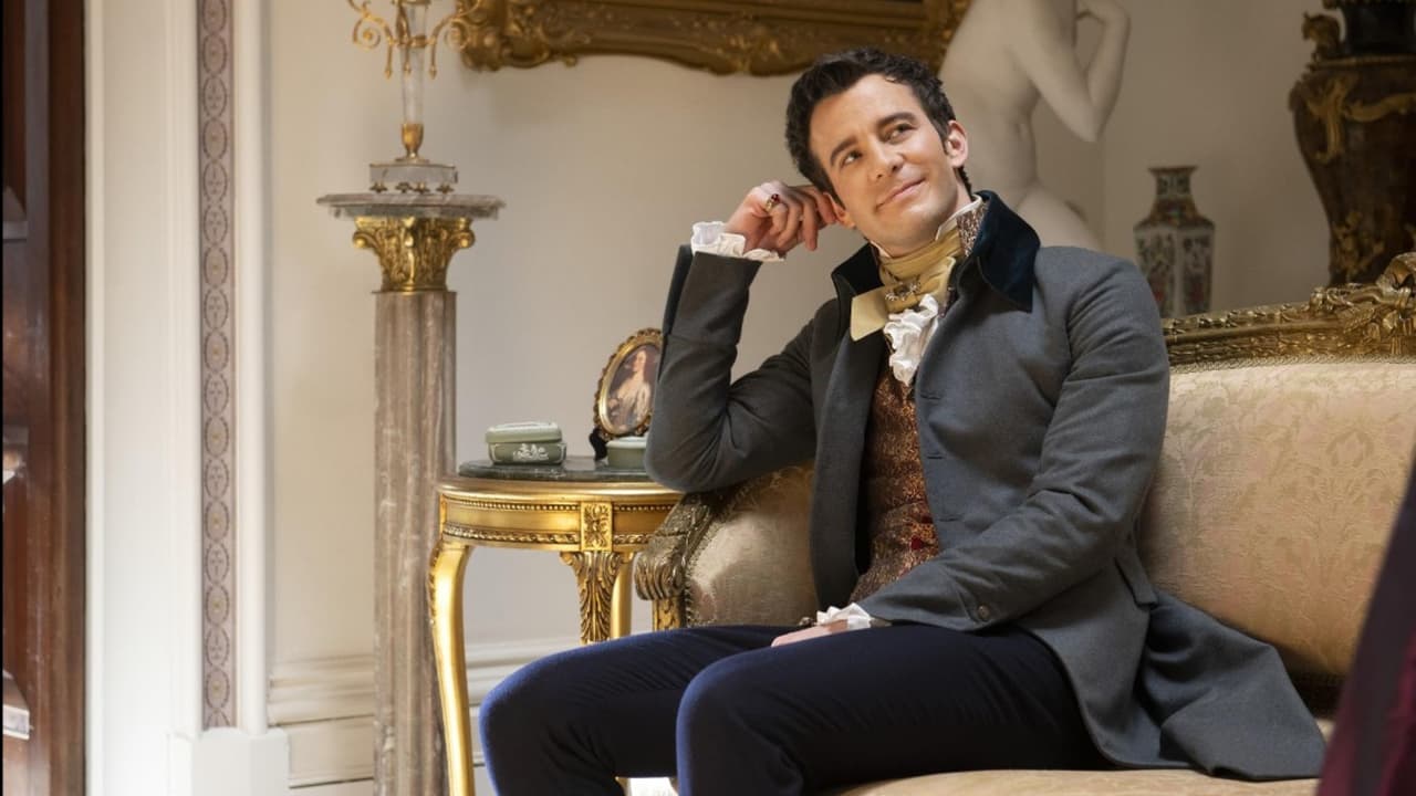 Benedict es interpretado por el actor Luke Thompson.