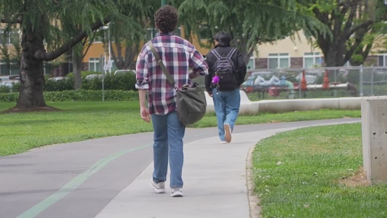 Reportan retrasos en la renovación de DACA: Beneficiaria comparte su testimonio