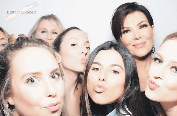 Victoria Villarroel empezó trabajando como interna de Kris Jenner en 2012. En 2015, Victoria se convirtió en gerente de oficina donde mantenía un buen sueldo.