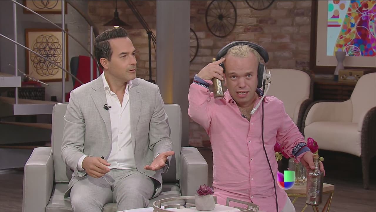 Nuestro querido Carlitos 'el productor' de El Gordo y La Flaca también es parte de esta tendencia, desde hace algunas semanas dijo adiós a la cabellera oscura.