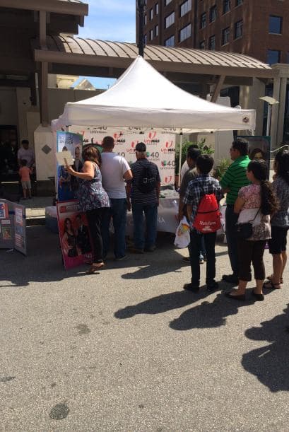 Cientos de personas asistieron a la 21º Fiesta del Pueblo este domingo en el centro de Raleigh. Grandes y pequeños pudieron disfrutar junto a Univision 40 de un ambiente lleno de juegos, antojitos, productos y mucho entretenimiento.