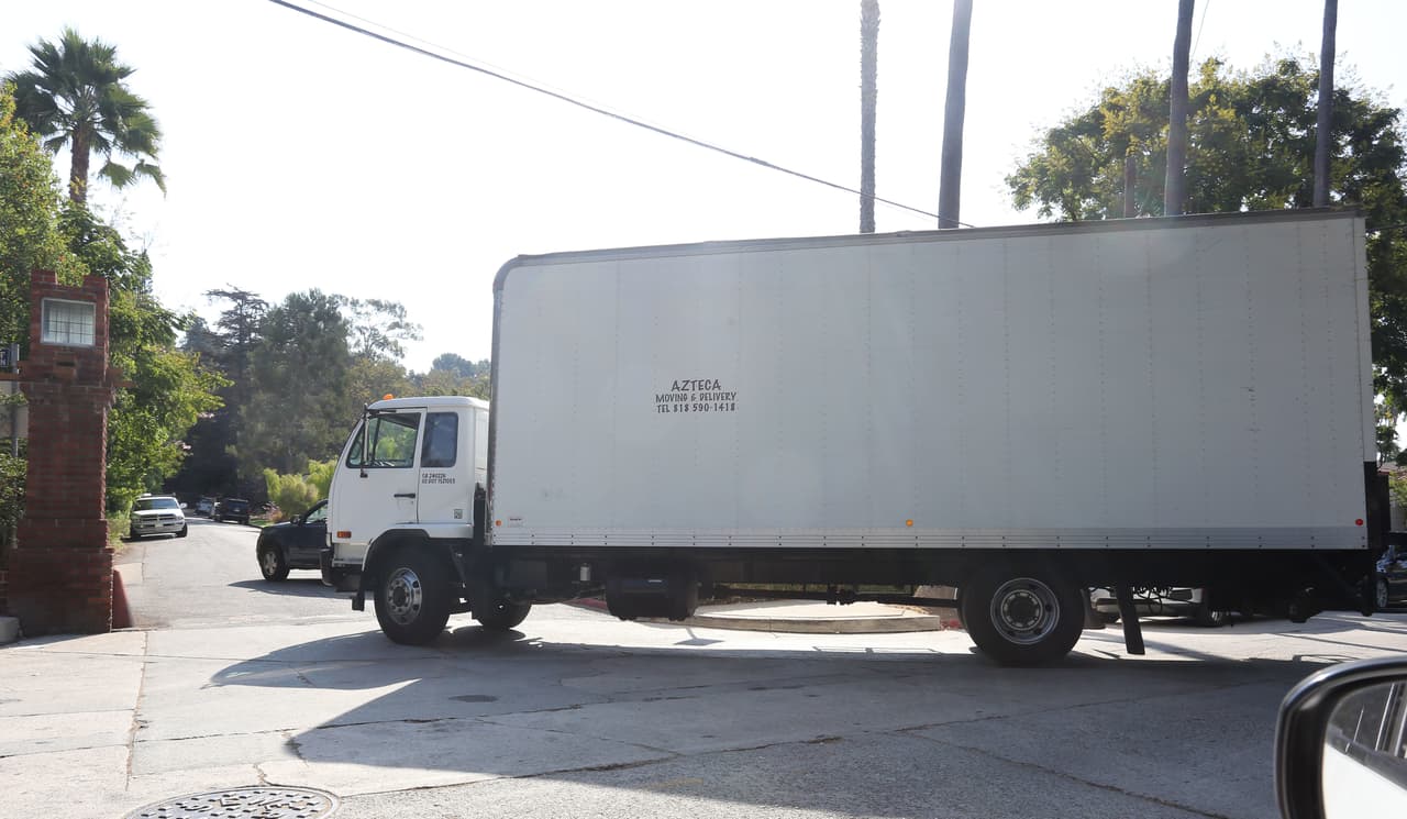 Sin embargo, es obvio que alguno de los dos ya se está llevando sus cositas de la mansión de Los Ángeles.