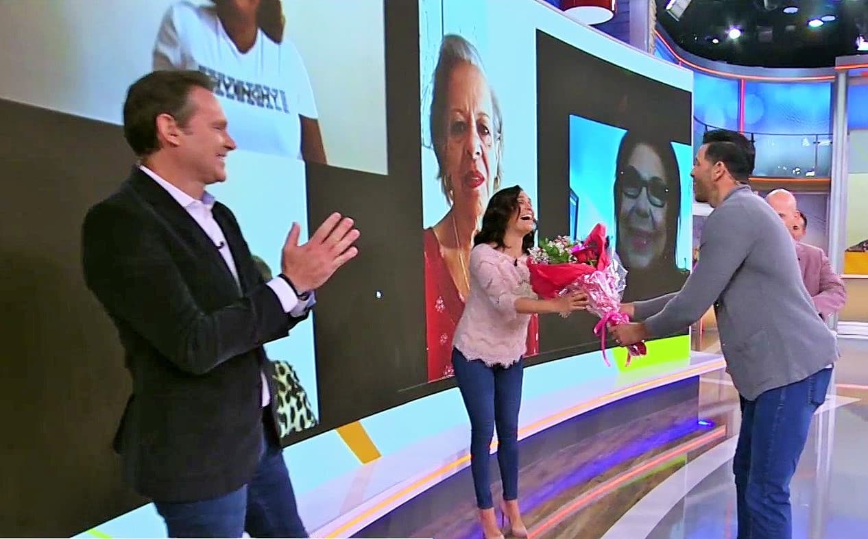 Con un ramo de flores, la producción felicitó a Karlita y Satcha en este día de festejar el amor incondicional de una madre.