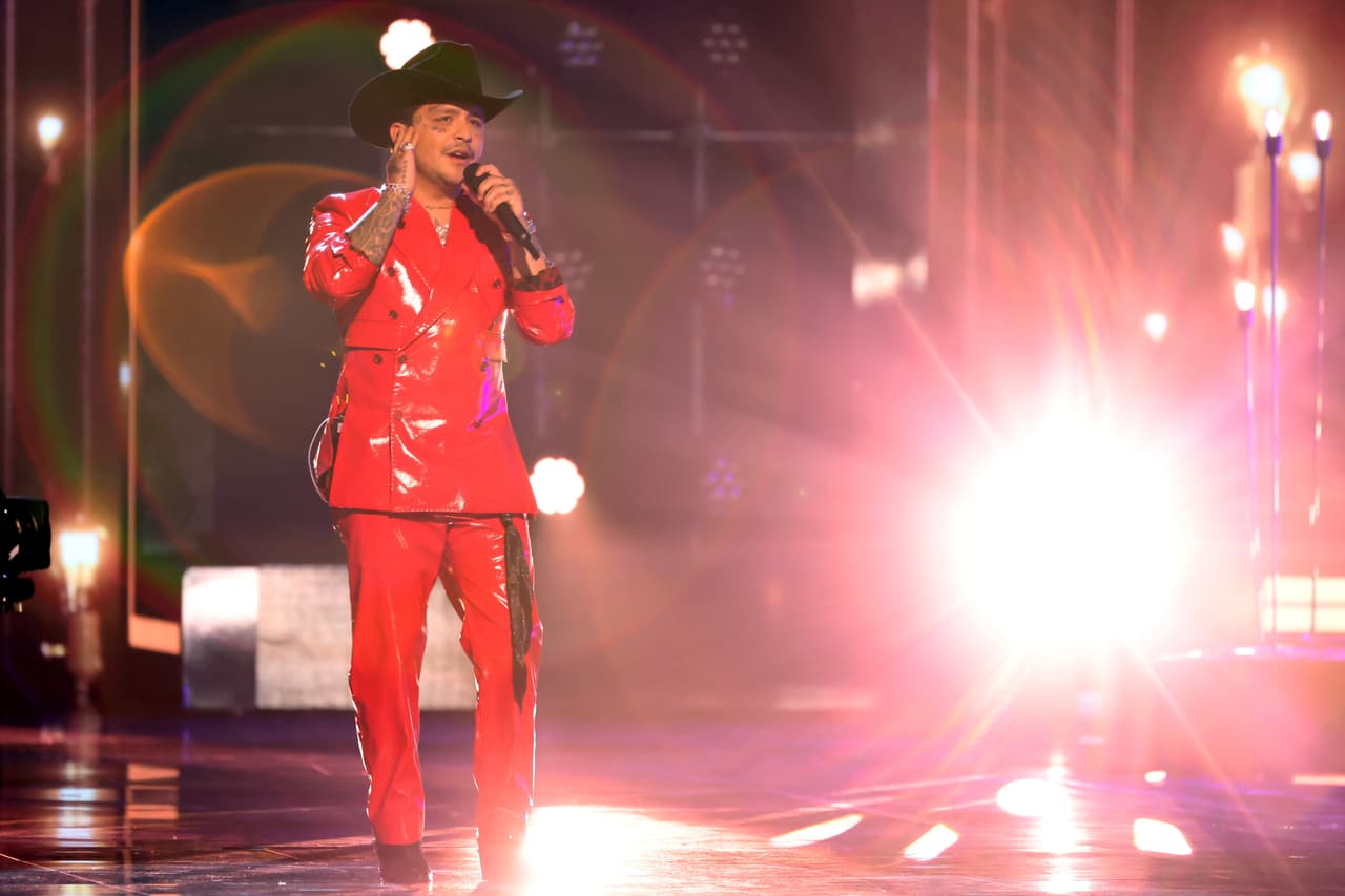 También ha dado conciertos por Centro y Sudamérica, estuvo en 
<b>Premio Lo Nuestro</b> y estrenó 'Te lloré un río', junto a Maná. 
<br>