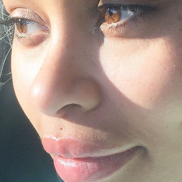 Más tarde compartió esta foto del rostro de su supuesta novia en su cuenta de Instagram. Se nota que el amor le pegó con todo.