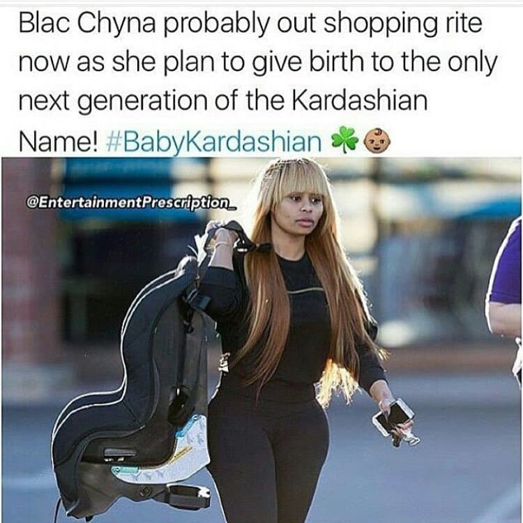 Por medio de redes sociales se ha expresado. Compartió esta foto mofándose de la posibilidad de tener hijos con Blac Chyna, el bebé portaría el apellido Kardashian.
