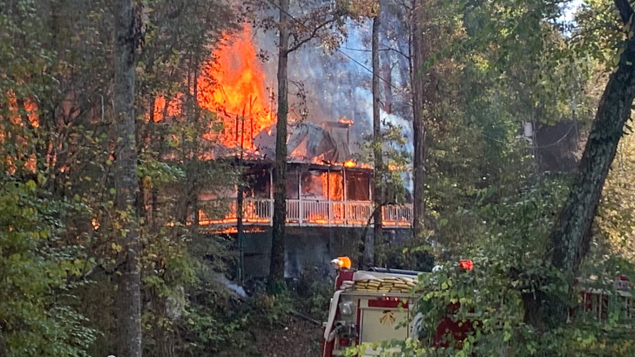 Según el informe del siniestro, el incendio ocurrió alrededor de la 2:00 pm del lunes 19 de octubre en la 1689 de Heads Ferry Road en Cornelia.