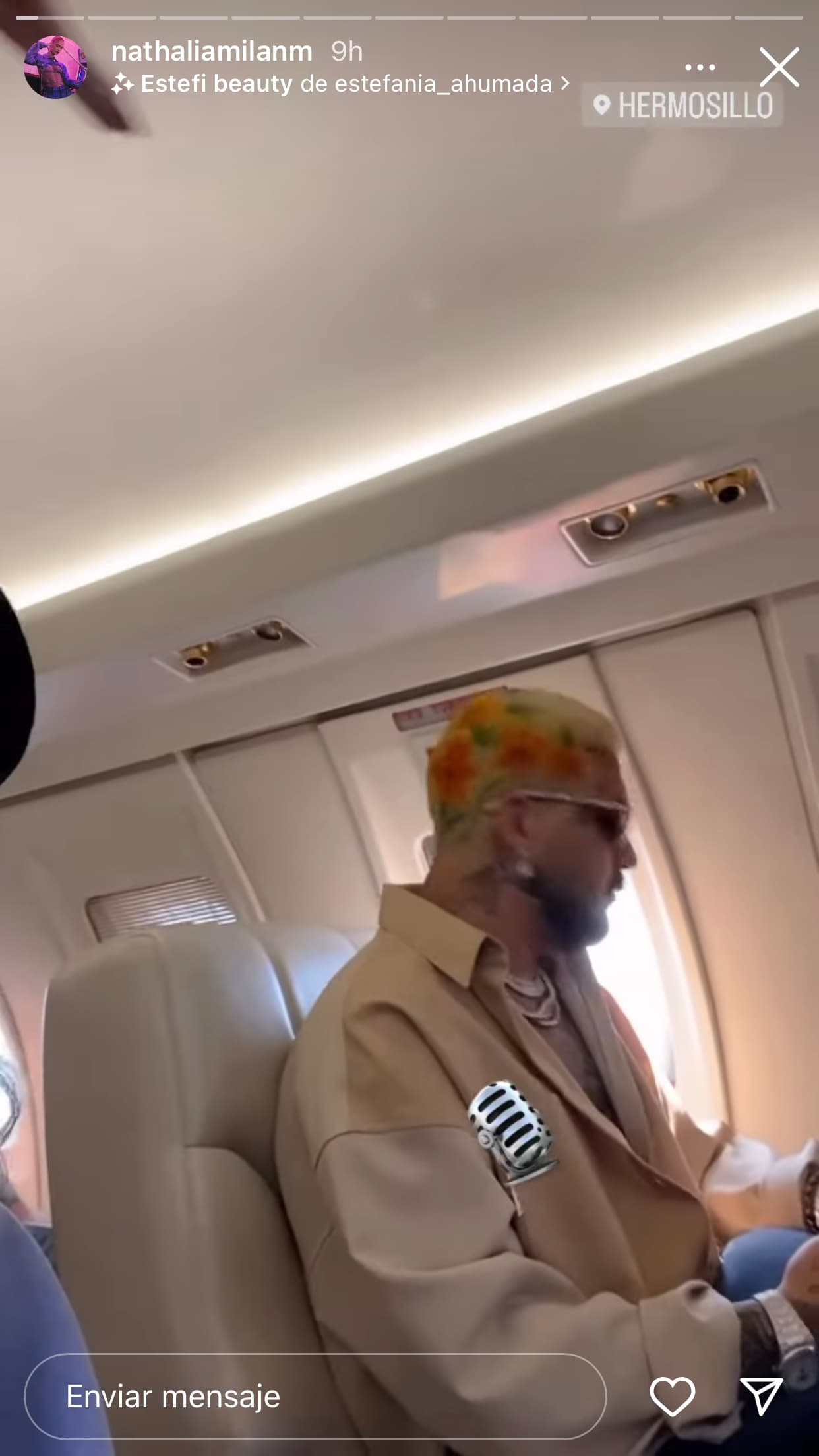 Ella colgó una serie de imágenes en las que también se apreció el nuevo look de Nodal. 
<br>