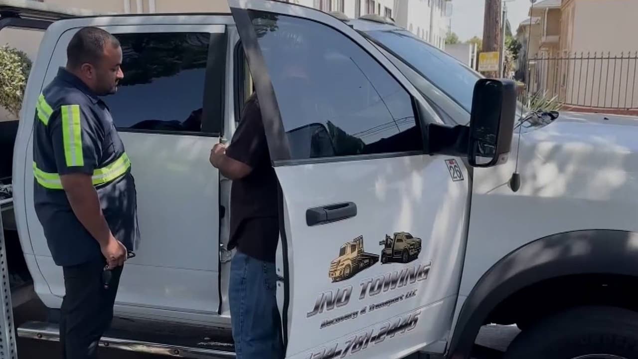 "No sabemos qué hacer": hispano denuncia el robo de dos grúas en Los Ángeles y pide ayuda