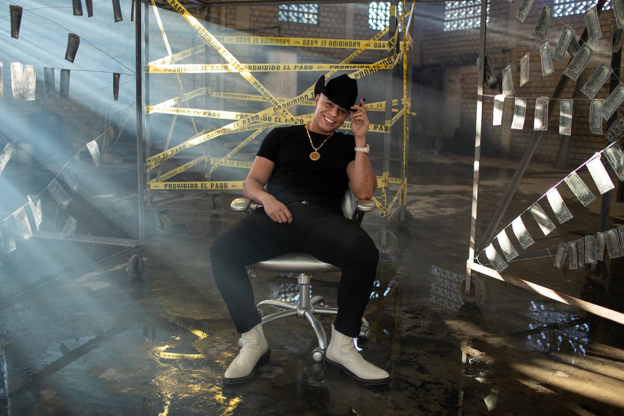 En la actualidad, Grupo Firme batió un récord en el 2022 al ser la primera agrupación en presentarse siete noche seguidas en el Staples Center de Los Ángeles y cerró su gira ese año con lleno total en el Madison Square Garden.