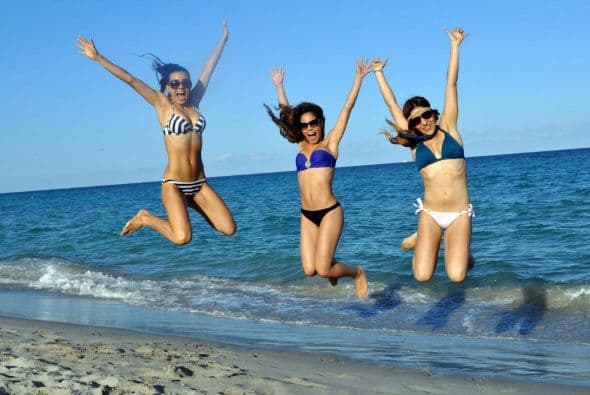 Las chicas de Nuestra Belleza Latina se escaparon a la playa y deleitaron a los caballeros con sus espectaculares curvas latinas.