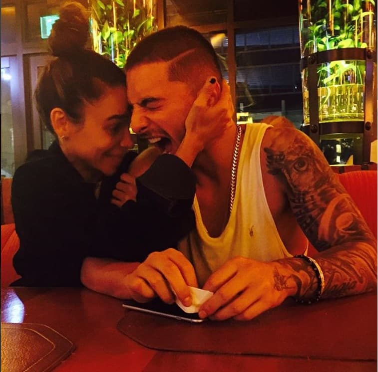 Pues esa mujer es Yudi Arias, la famosa tía del llamado ‘Pretty boy’ con la que tiene una relación muy especial.