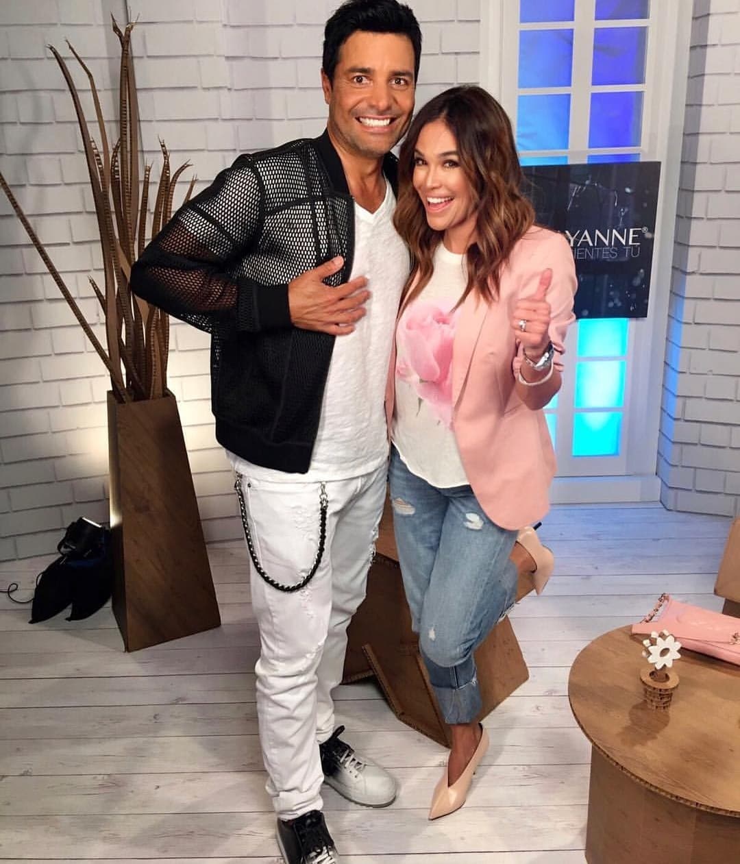 Uno de los sueños de Karla cuando tenía 15 años era bailar un vals con Chayanne, años más tarde el cantante puertorriqueño le cumplió este deseo. Karla también ha tenido la oportunidad de entrevistarlo.
<br>
<br>