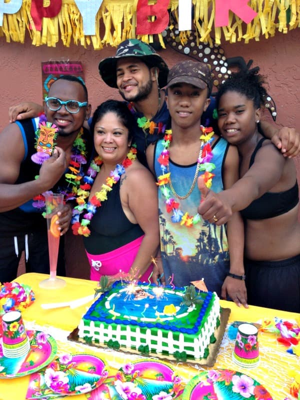 En su casa le dicen Baby Boy, es productor de su propia música y usa la música como forma de escape.