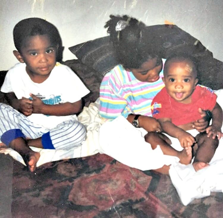 En su casa le dicen Baby Boy, es productor de su propia música y usa la música como forma de escape.