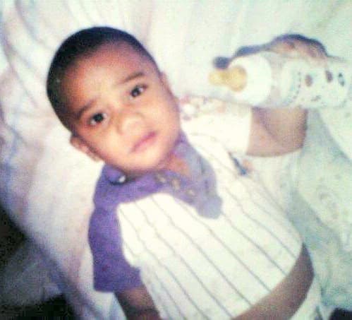 En su casa le dicen Baby Boy, es productor de su propia música y usa la música como forma de escape.