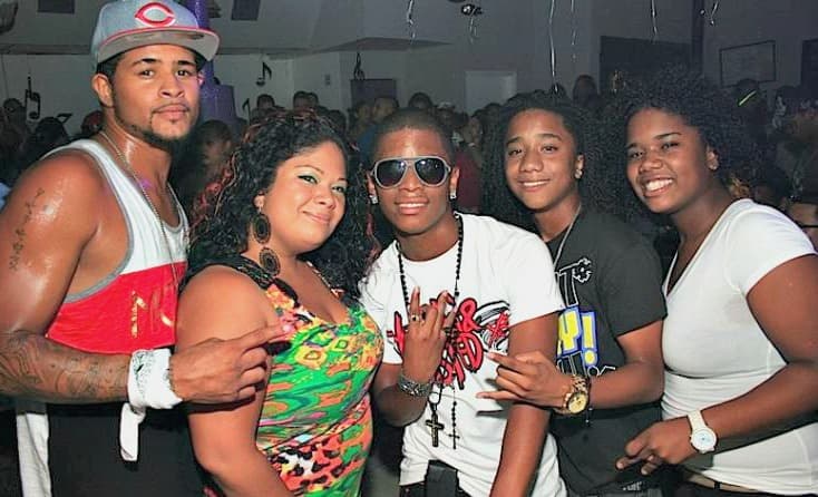 En su casa le dicen Baby Boy, es productor de su propia música y usa la música como forma de escape.