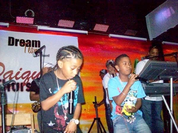 En su casa le dicen Baby Boy, es productor de su propia música y usa la música como forma de escape.