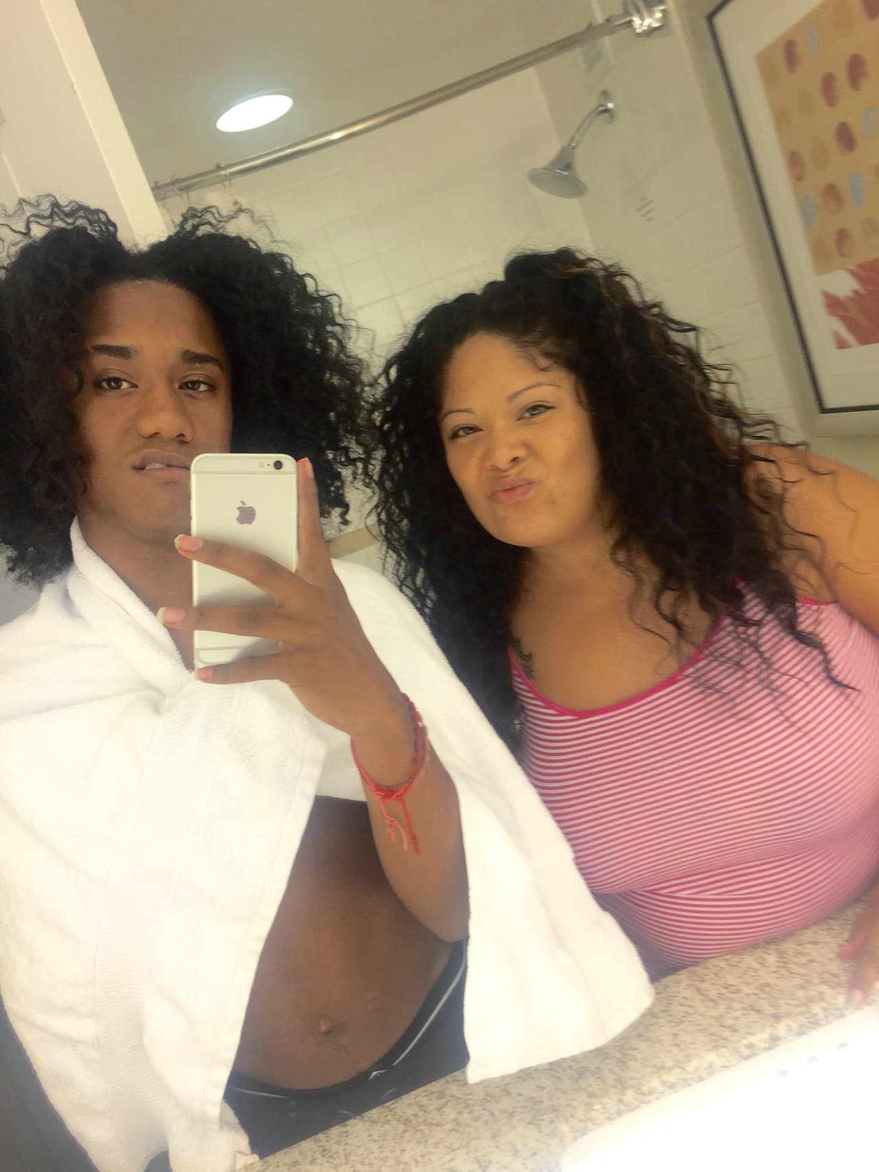 En su casa le dicen Baby Boy, es productor de su propia música y usa la música como forma de escape.